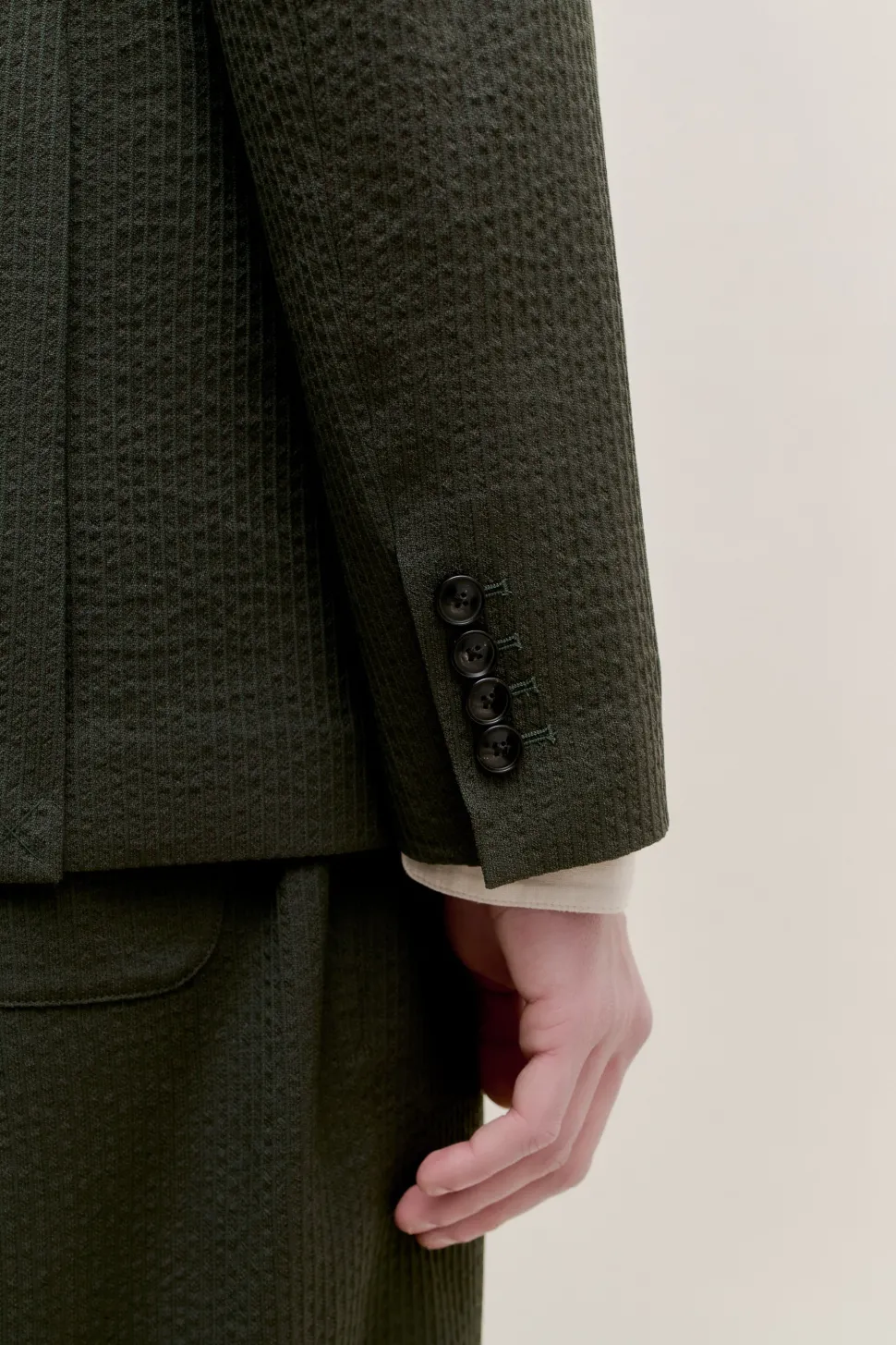 DOUBLE-BREASTED PEAK BLAZER