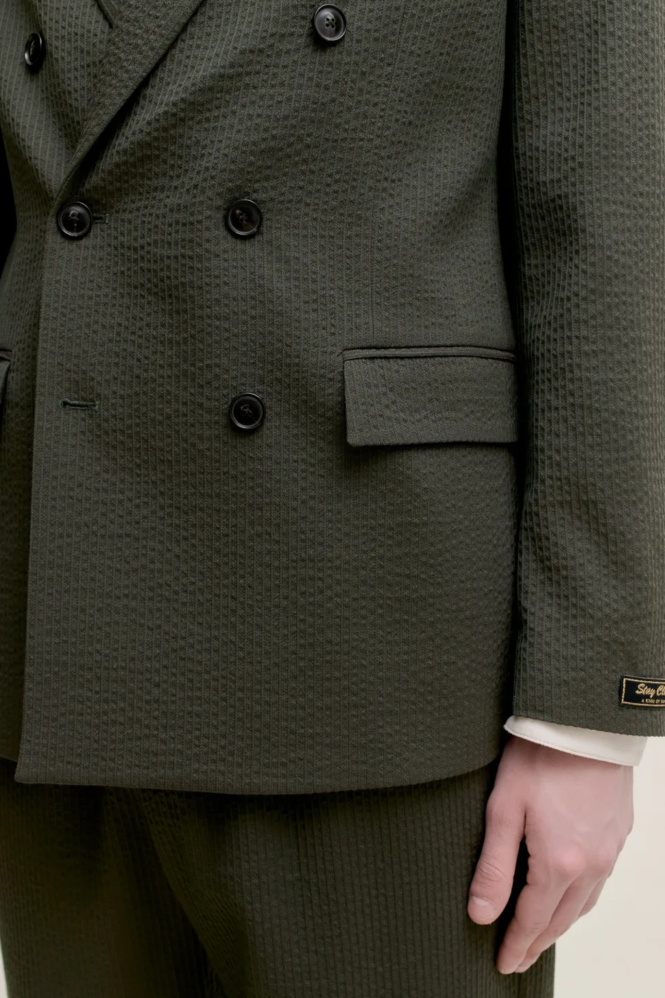 DOUBLE-BREASTED PEAK BLAZER