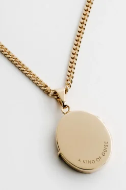 MEDALLION NECKLACE